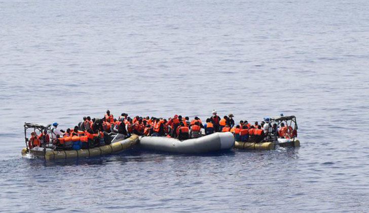 La Marina Militare Italiana rescatando inmigrantes en el Mediterráneo. Foto: Marina Militare. 
