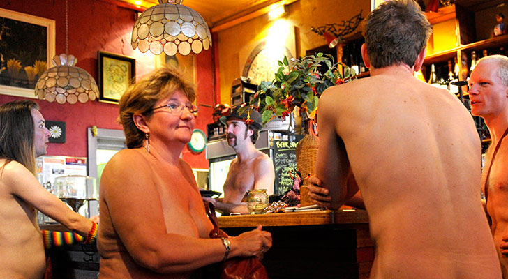 "The Bunyadi" el primer restaurante nudista de Londres. Foto: AFP/ William West