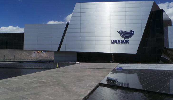 Edificio de la UNASUR, en la Manuel Córdova Galarza, Ecuador. Foto: Wikimedia Commons. 