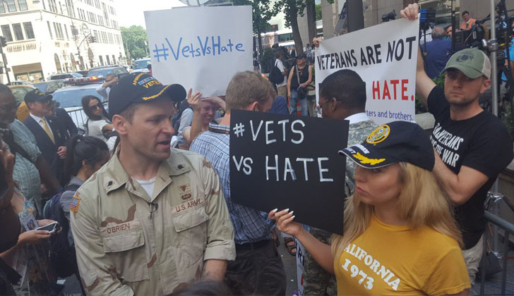 Veteranos protestando contra Donald Trump en Nueva York | Foto: Cuenta de Twitter de Jake Maier
