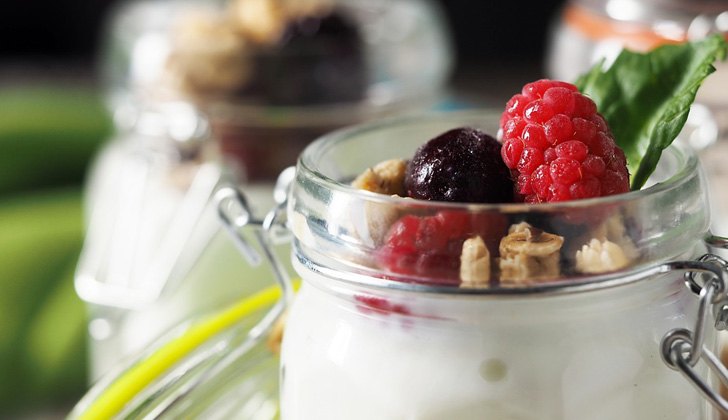 El yogurt es copiosamente publicitado como un producto con alto contenido en probióticos. Foto: Pixabay. 