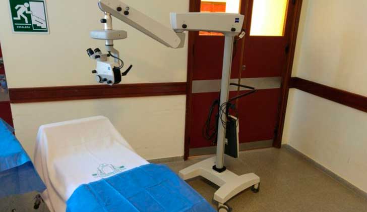 Hospital de Ojos "José Martí" incorporó microscopio de última generación permitirá realizar más cirugías al año. Foto: ASSE