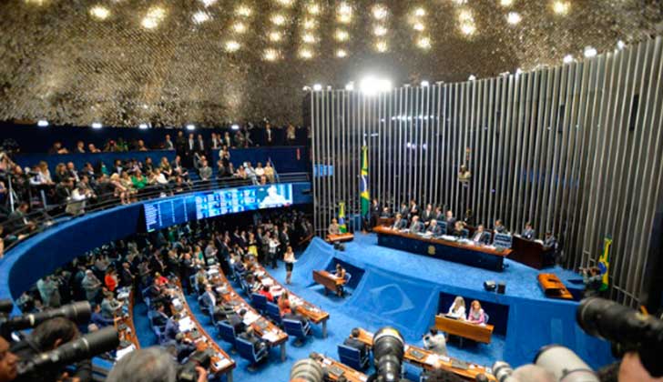 En la recta final del impeachment el abogado de Dilma remarca que "el único que tiene poder para juzgarla es el pueblo". Foto: EFE
