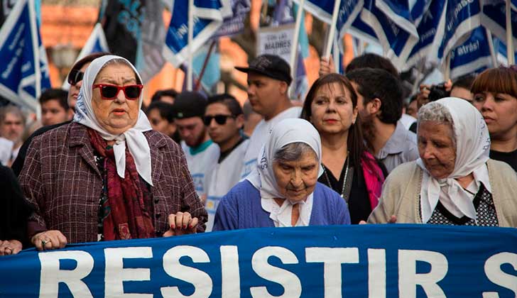 Después de 10 años se realizó la primera Marcha de la Resistencia en Plaza de Mayo. Foto:  AFP