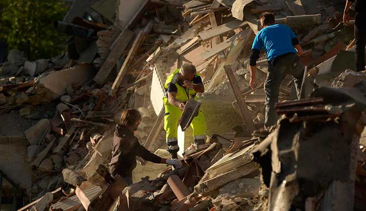 Fuerte sismo de 6,2 sacudió Italia y dejando al menos 38 fallecidos y decenas de heridos y desaparecidos. Foto: AFP