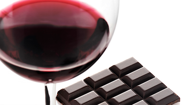 El vino tinto, el chocolate negro y las frambuesas son buenos para el cerebro. Foto: Shutterstock