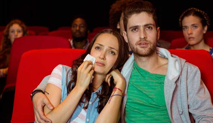 Ver películas de drama nos ayuda a aliviar el dolor. Foto: Pixabay