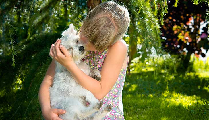 Los beneficios del vínculo entre niños y mascotas. Foto: Pixabay