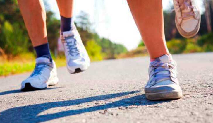 Una caminata después de cada comida mejora los niveles de azúcar en diabetes tipo 2. Foto: Pixabay