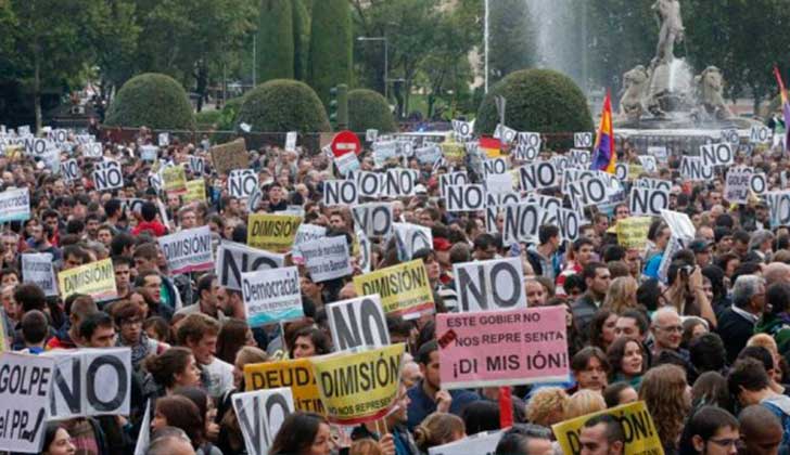 "Ante el golpe de la mafia, democracia", españoles se manifestarán en contra de la investidura de Rajoy.