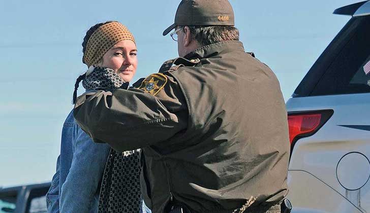 La actriz Shailene Woodley y otros 27 activistas fueron arrestados por protestar contra el oleoducto Dakota Access.