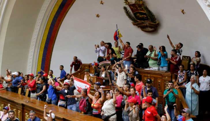 La oposición venezolana declaró la "ruptura del orden constitucional"  y el chavismo denuncia un intento de golpe Parlamentario. Foto: AVN