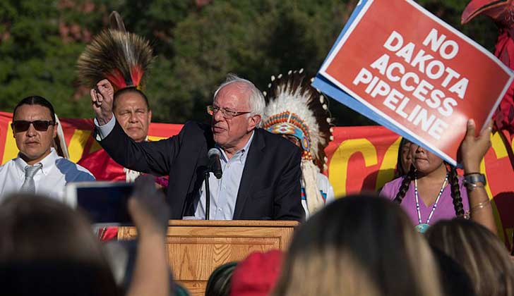Bernie Sanders participó de las protestas a nivel mundial exigen la cancelación del oleoducto Dakota Access. Foto: archivo AFP