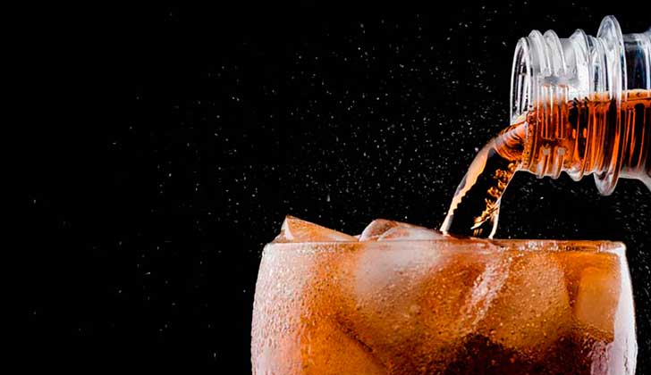 Una 'buena campaña' de salud pública puede reducir el consumo de refrescos y bebidas azucaradas. Foto: Pixabay
