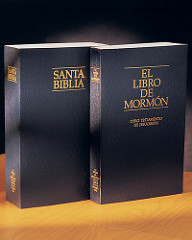 La Biblia y el Libro de Mormón son las dos obras principales de la fe mormona. 