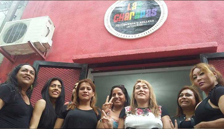 Mujeres trans y travestis abrieron una peluquería en La Plata para salir de la prostitución.