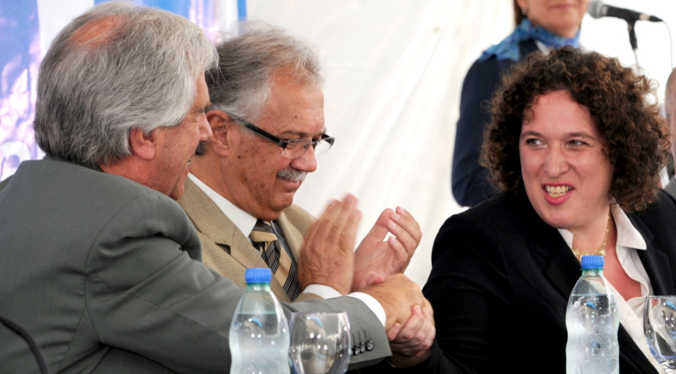Presidente Vázquez junto a Jorge Menéndez y la embajadora de Israel, Nina Ben-Ami. 