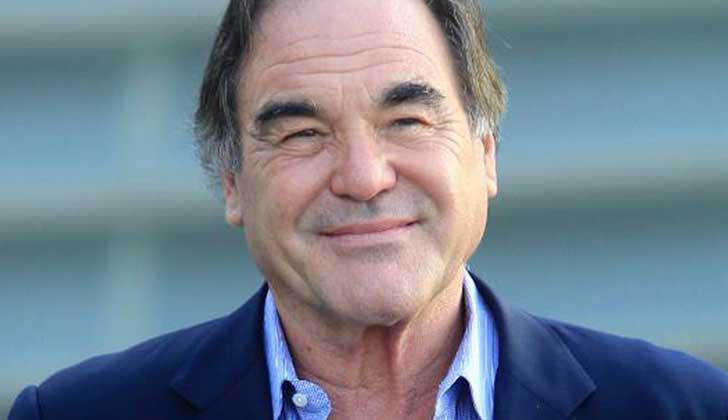 Oliver Stone: "La vigilancia masiva expuesta por Snowden es para controlarnos no para luchar contra el terrorismo". Foto: Facebook Oliver Stone