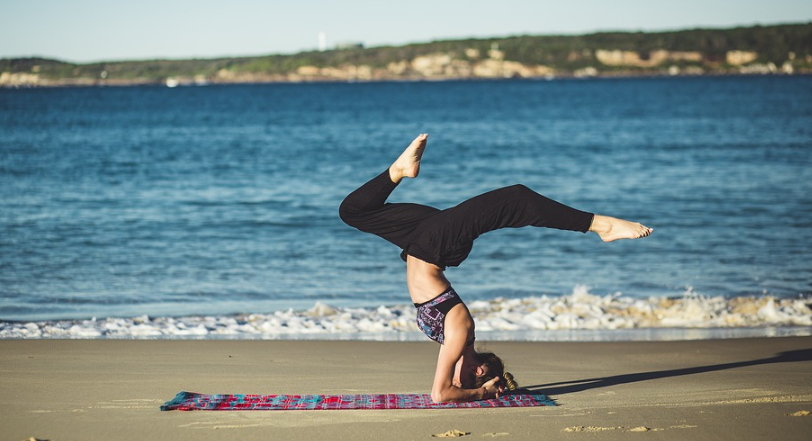 El yoga tiene múltiples beneficios para la salud. Foto: Pixabay. 