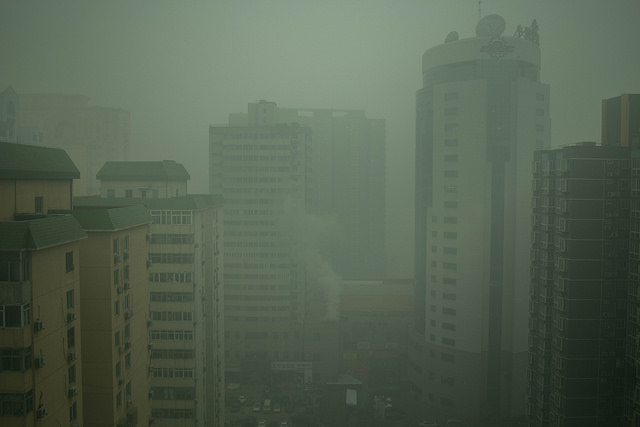 Asomarse a la ventana en Pekín es desolador. Foto: Lw Yang. 