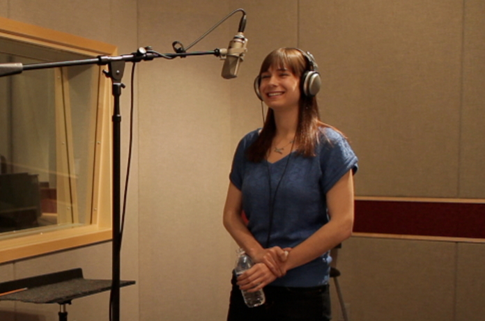 Veronica Belmont, locutora profesional graba en un estudio su voz para un comercial. Foto: Veronica Belmont / Flickr.