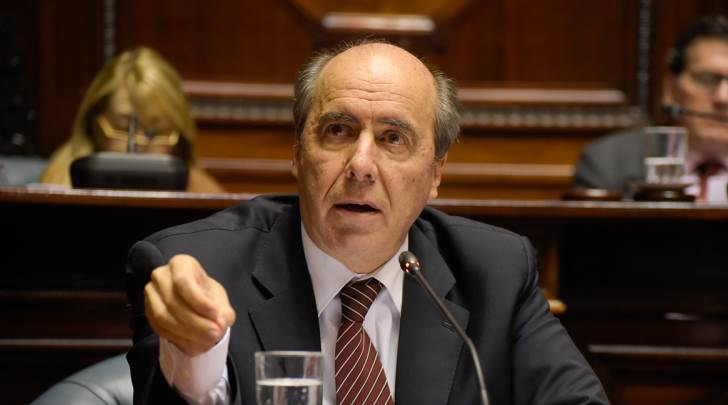 Senador Amorín en sesión de la Cámara de Senadores / Foto: Departamento de Fotografía del Parlamento del Uruguay