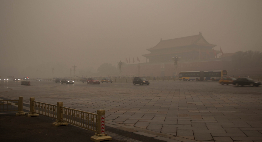 Esta foto no tiene ningún filtro, el color del cielo es así en Pekín a causa de la contaminación. Foto: Lw Yang. 