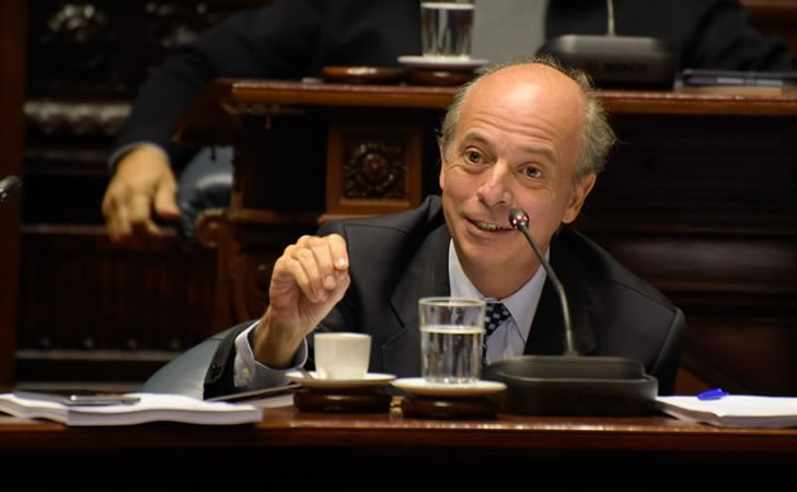 Senador García en sesión de la Cámara de Senadores / Foto: Departamento de Fotografía del Parlamento del Uruguay