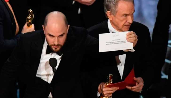 Histórica equivocación de los Oscar 2017: dieron por ganadora a "La La Land" en lugar de "Moonlight".