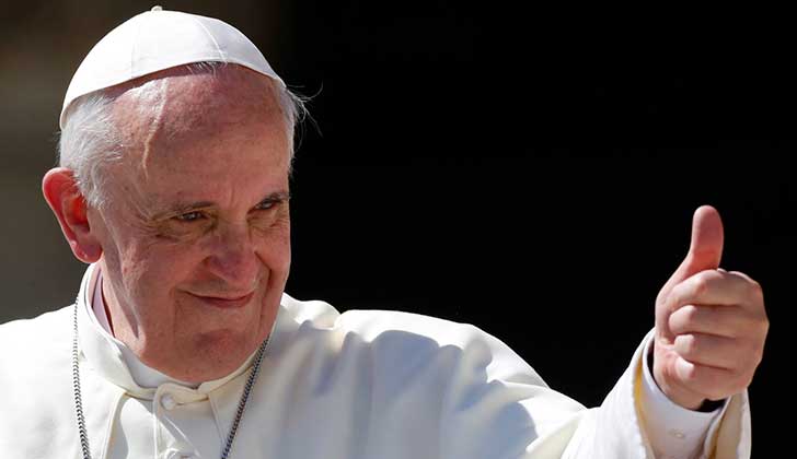Papa Francisco critica la actitud hipócrita del mundo actual "se mira al que sufre sin tocarlo, se lo televisa en directo". Foto: Wikicommons