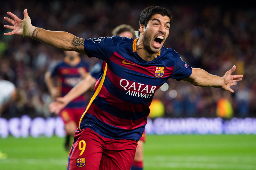 BARCELONA, SPAIN - SEPTEMBER 29: Luis Suarez of FC Barcelona celebrates after scoring his team's second goal during the UEFA Champions League Group E match between FC Barcelona and Bayern 04 Leverkusen at Camp Nou on September 29, 2015 in Barcelona, Spain. (Photo by Alex Caparros/Getty Images)