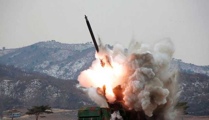 Corea del Norte prueba un nuevo misil pero fracasa en el lanzamiento. Foto de archivo
