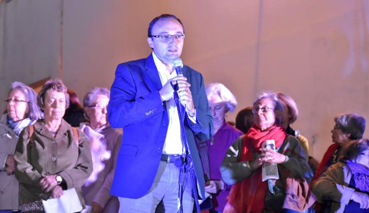 Alcalde del Municipio B, Carlos Varela.