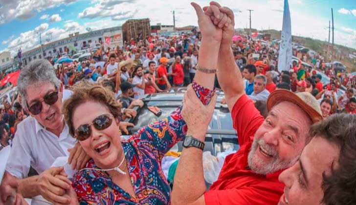 Lula y Dilma fueron recibidos por una multitud al inaugurar simbólicamente una obra en Paraíba. Foto: PT