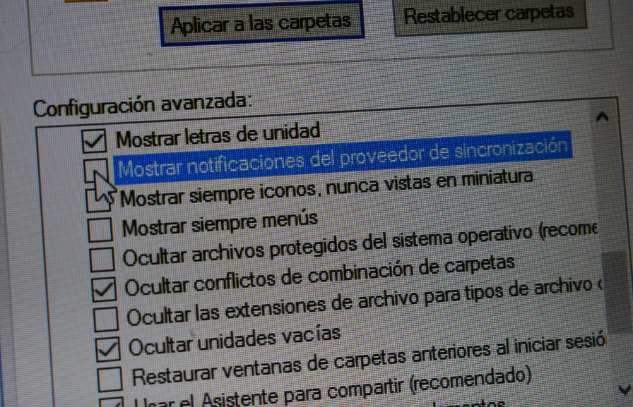 Esta es la opción que hay que desactivar para evitar la publicidad en el Explorer de Windows 10.