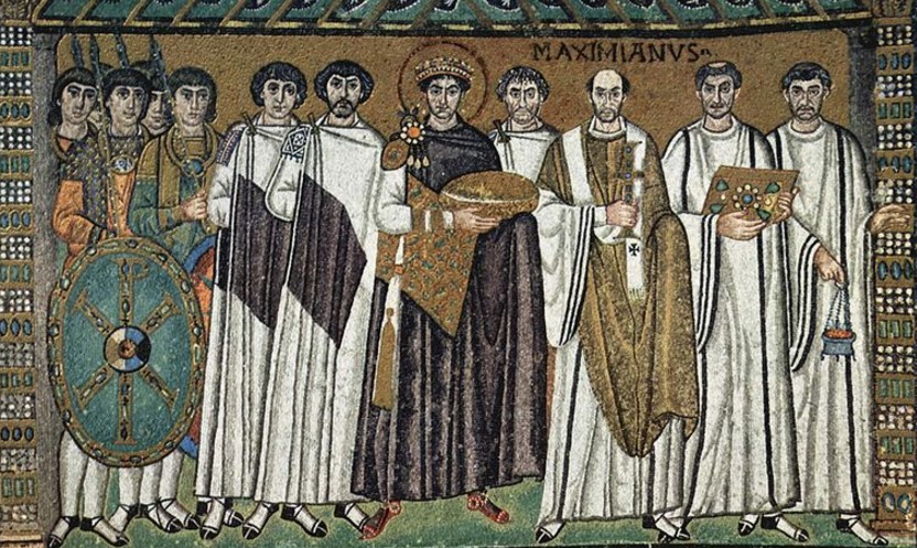 Corte del emperador bizantino Justiniano I, mosaico de San Vital de Rávena. 