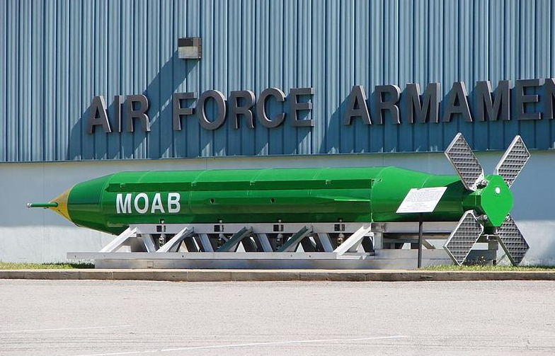 Una bomba tipo MOAB. Foto: Wikimedia Commons. 
