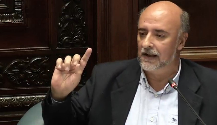 Pablo Mieres, senador del Partido Independiente, durante su interpelación a la ministra Muñoz. Foto: Captura de pantalla