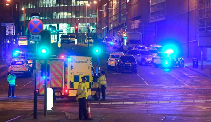 Theresa May condenó el “horrible atentado terrorista” en Manchester, el Daesh se atribuyó la autoria.
