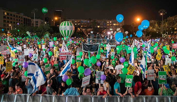 Miles de israelíes protestaron a favor de “dos Estados” y en contra de los 50 años de ocupación.