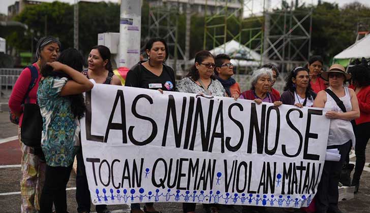 Madres de las niñas fallecidas en el hogar de Guatemala denuncian que eran prostituidas y exigen justicia.