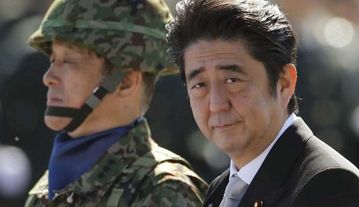El primer ministro nipón propone modificar la Constitución pacífista de Japón 
