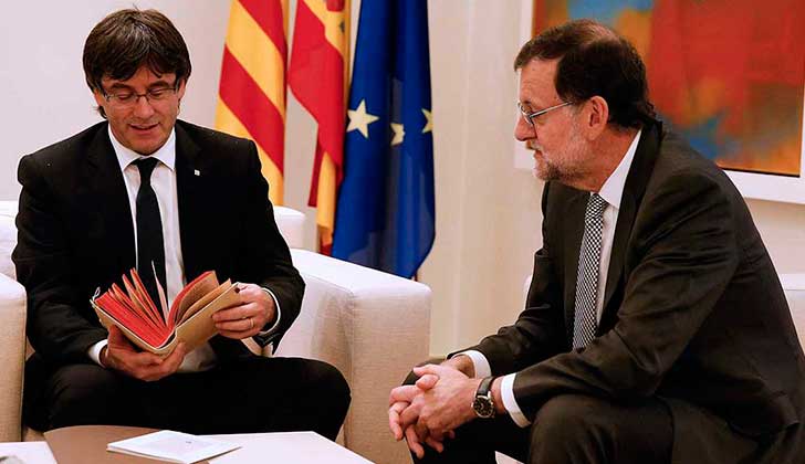 Rajoy rechaza negociar referéndum catalán alegando que "viola la Constitución".
