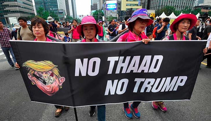 Surcoreanos protestaron frente a la Embajada de EE.UU. en Seúl contra el THAAD.