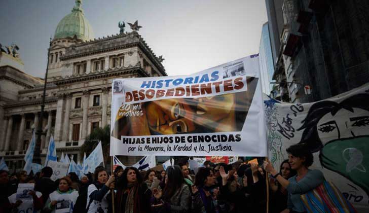 Hijas de represores argentinos participaron de la marcha #NiUnaMenos.