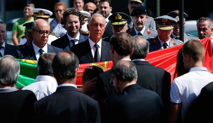 Presidente de Portugal pide esclarecer "sin miedos" las causas del incendio más mortífero de su país.
