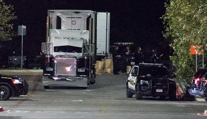 "Un espantoso caso de trata de personas": Al menos nueve migrantes murieron en el interior de un camión en Texas.