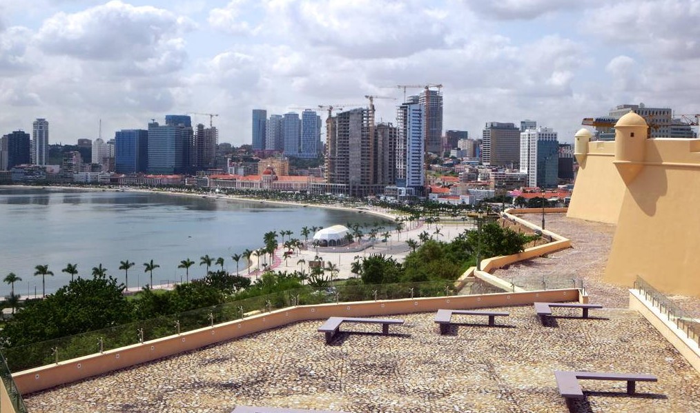 Luanda  fundada el 25 de enero de 1576 por el noble y explorador portugués Paulo Dias de Novais, bajo el nombre de São Paulo da Assunção de Loanda (San Pablo de la Asunción de Loanda). Foto: David Stanley