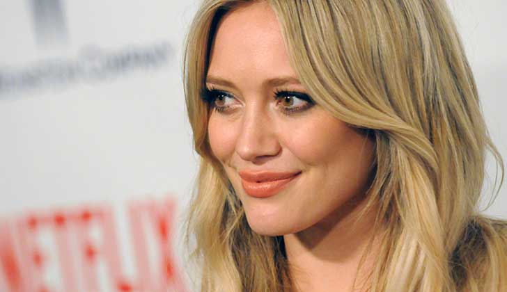 #kissmyass, Hilary Duff responde a las críticas sobre su cuerpo.