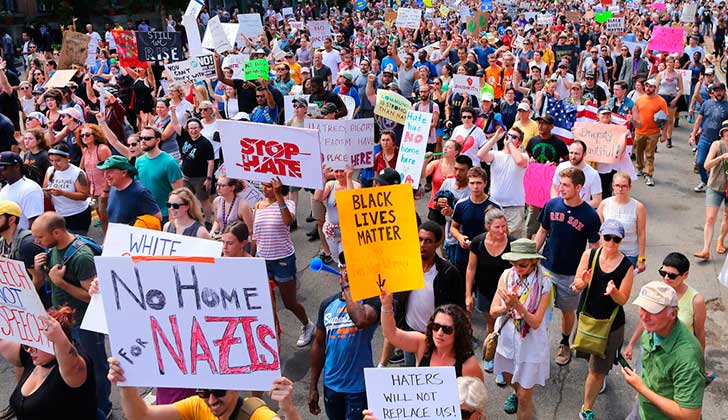 Miles de personas marcharon contra el racismo y frenaron una manifestación ultraconservadora en Boston. Foto:John Tlumacki/The Boston Globe